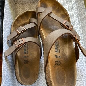 Birkenstock kids size 33, great condition.